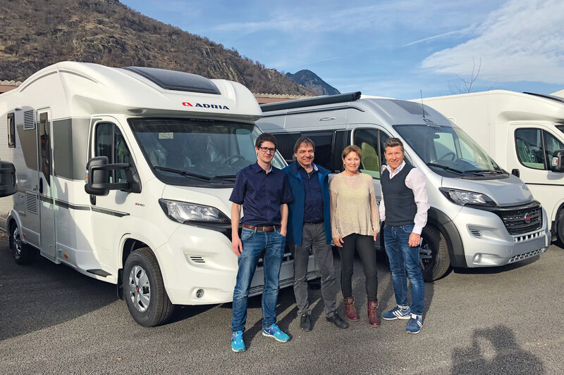 Marco Mariotto, Markus Knutti et Bernadette Walpen (ACW Group) avec Fritz Minder (Adria Mobil Schweiz GmbH).