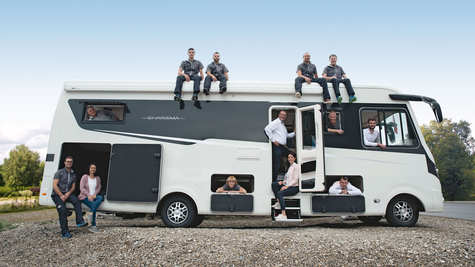 Gemeinsam für den Schweizer Caravaningmarkt unterwegs: das Team um Guido und Silvan Dahinden vom Mobil Center Dahinden.