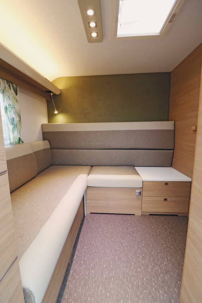 Im separaten Jugendzimmer mit eigener Eingangstür kann der Nachwuchs gehen und kommen, ohne zu stören.