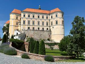 Le château de Mikulov se trouve dans la ville du même nom, sur un promontoire rocheux à proximité immédiate du centre.