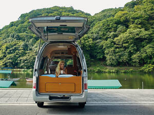 Une pause : En van dans le quartier de Tokyo Arashiyama.