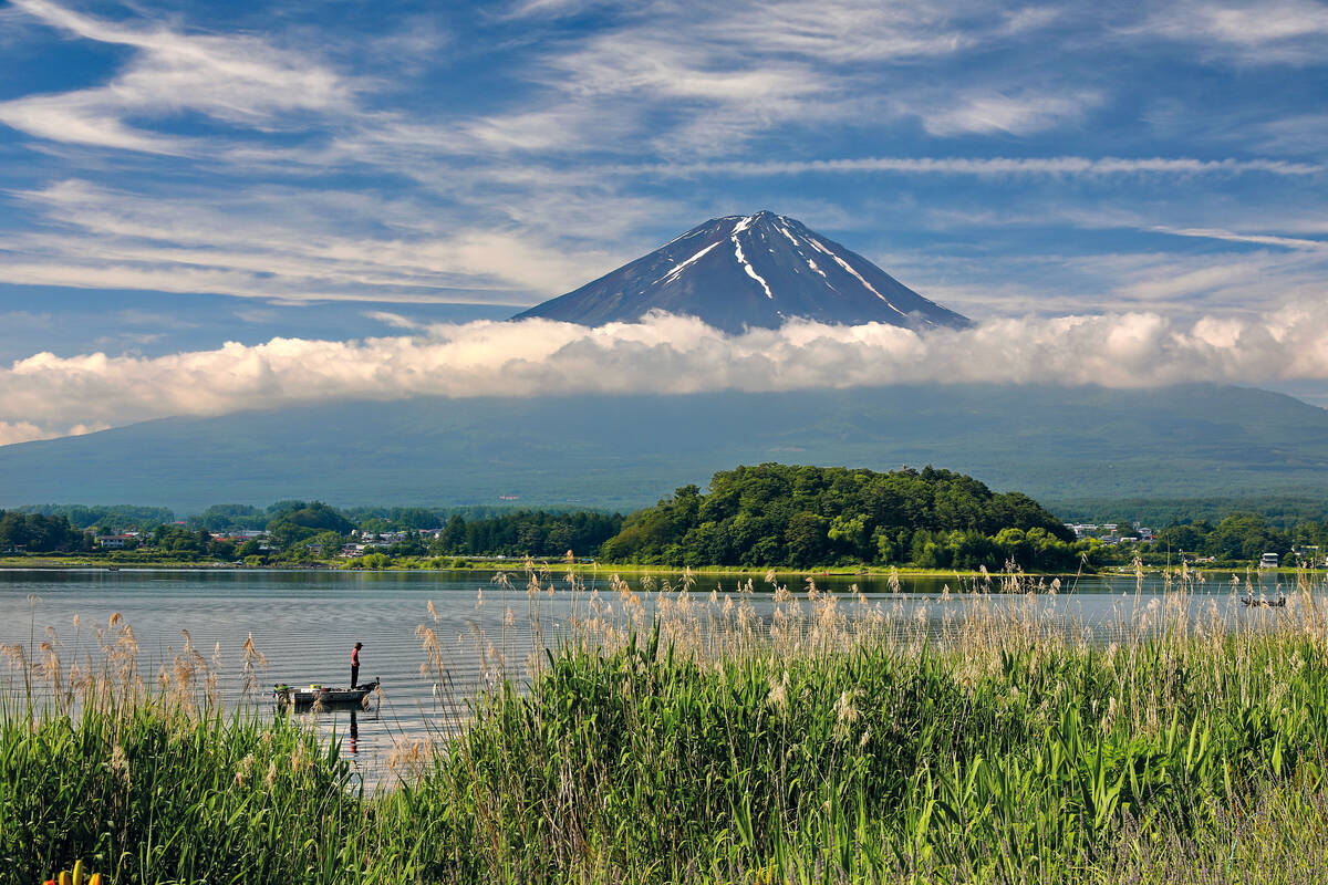 Le Fuji-san, sacré pour les Japonais, est sans doute le volcan le plus célèbre du Japon.