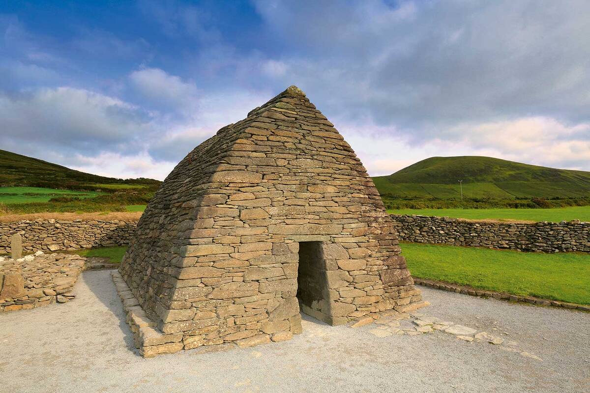 Construit au 7e siècle, l’oratoire de Gallarus est le bâtiment en pierre à encorbellement le mieux conservé de l'île. 
