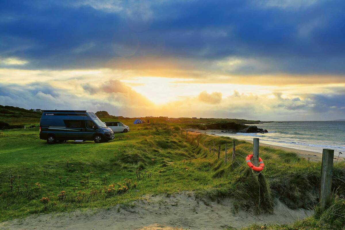 Rien que l’océan et nous – c’est l’impression que nous avons au camping de Renvyle Beach.