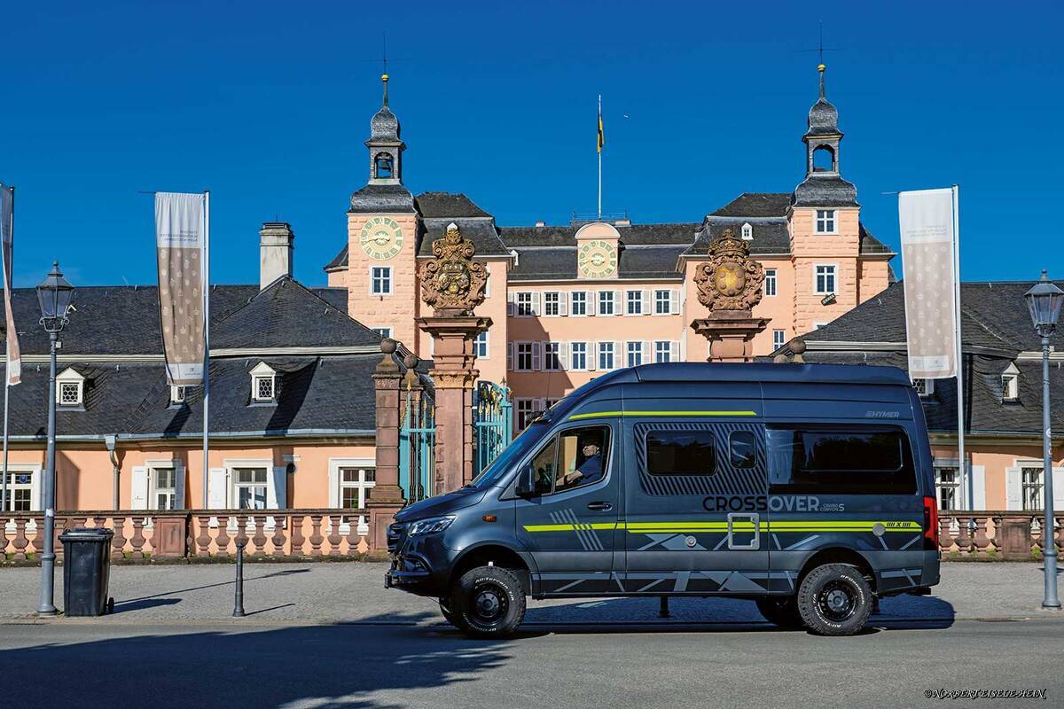 Auf der «Champs Elysées» rollen wir am Schloss Schwetzingen vorbei.