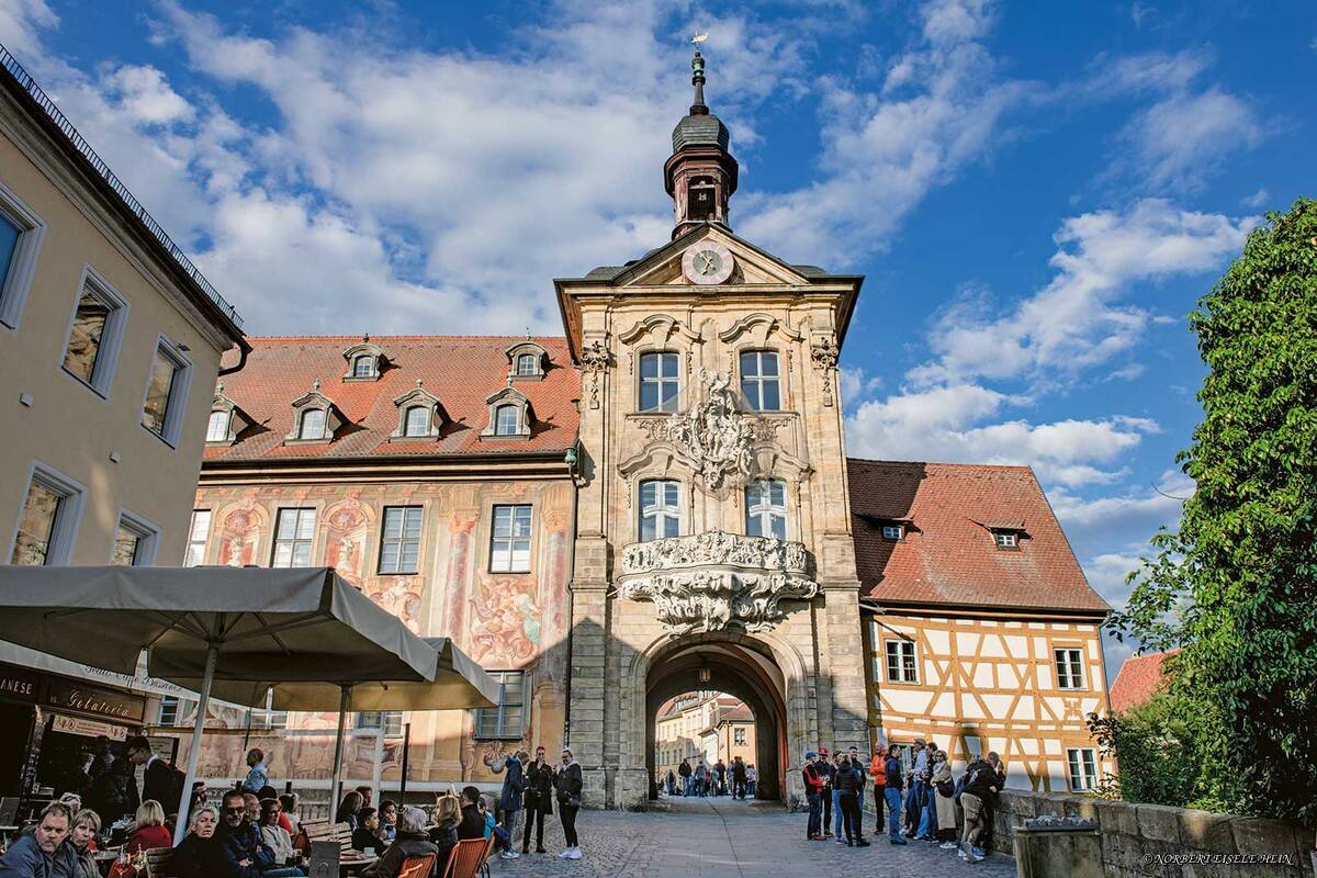 Durch dieses monumentale Stadttor geht es in die Altstadt von Wolframs Eschenbach.