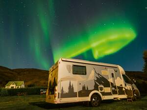 Des aurores boréales à l’air mystique dans les Hautes Terres, près de Hveravellir.