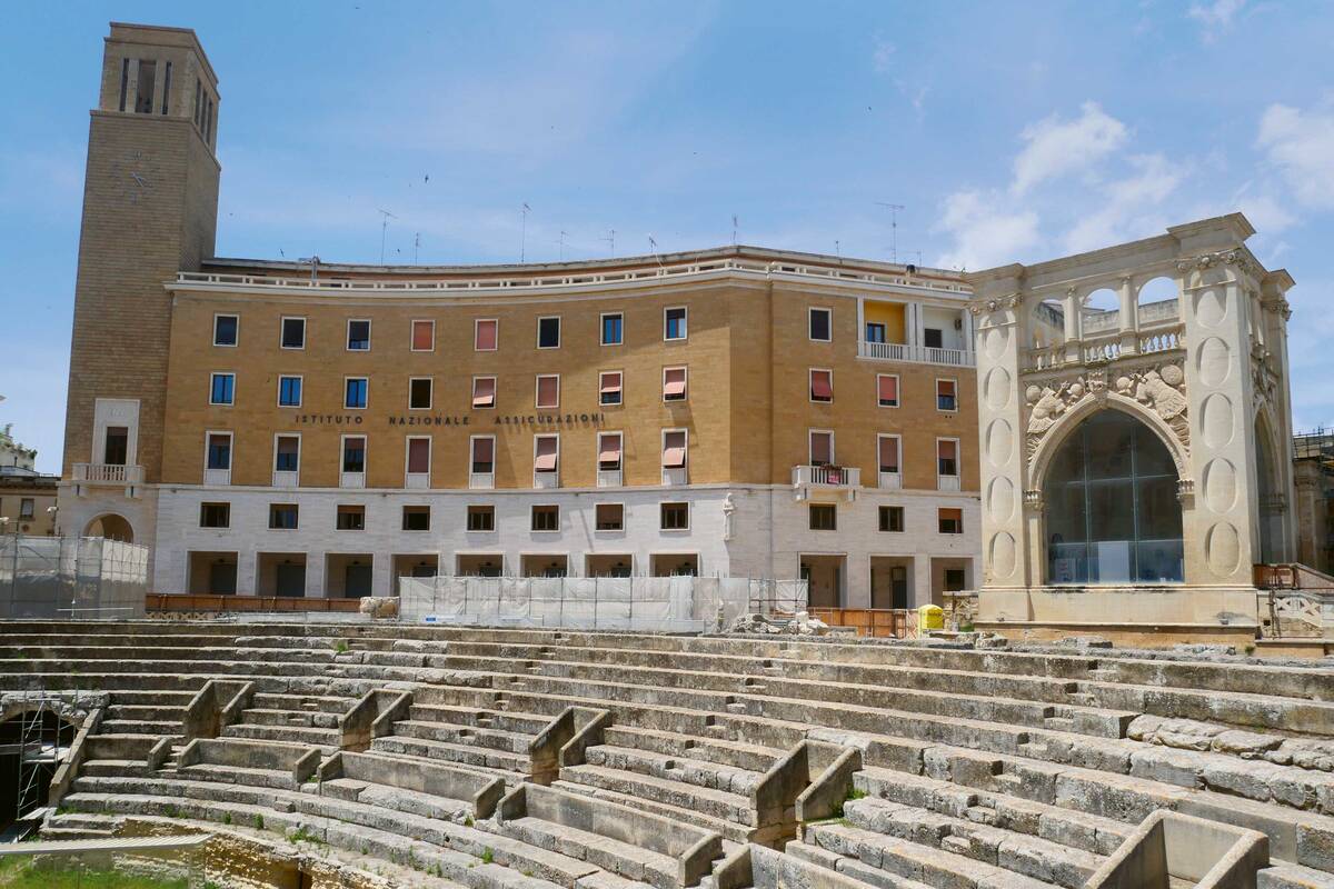 L'amphithéâtre romain de Lecce, où avait lieu autrefois des combats de gladiateurs, était constitué de cinq étages et pouvait accueillir 25 000 spectateurs.