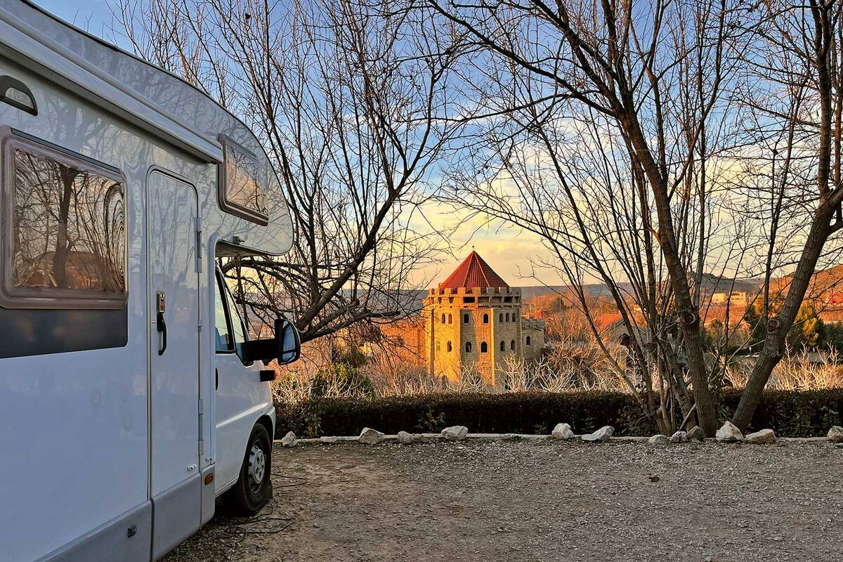 Emplacement pour camping-car dans le camping d’Azrou.