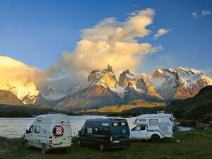 Camping au lac Pehoé  dans le parc national Torres del Paine au Chili.