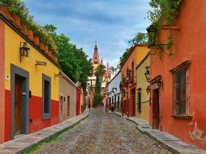 San Miguel de Allende est une ville fascinante où les cultures espagnole et latino-américaine se mélangent.