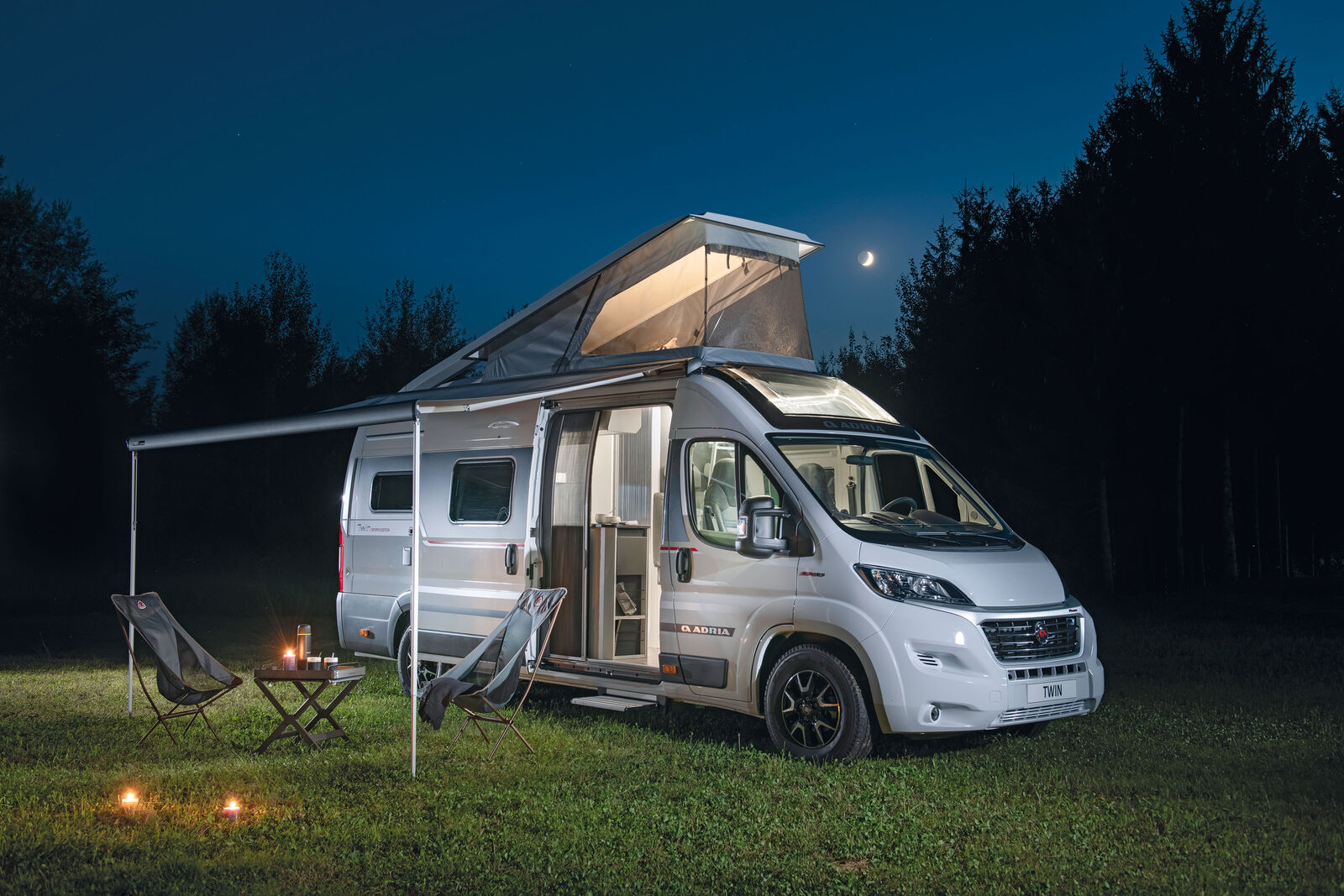 Trotz Aufstelldach ist der Aufbau eines Dachsonnenstors oder einer Klimaanlage möglich.