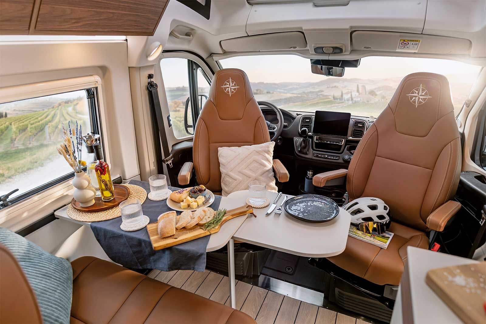 Même si l’espace à vivre semble classique au premier regard, Westfalia cherche à redéfinir le segment des fourgons aménagés premium avec le Columbus Liner.