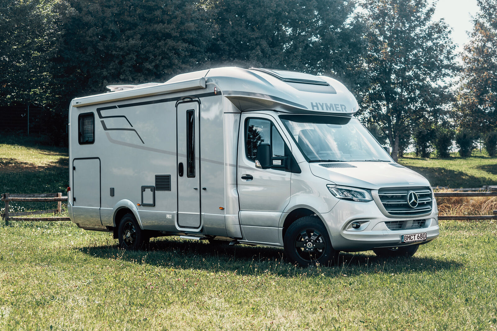 Hymer legt mit dem Grundriss 690 in der neuen Baureihe Hymermobil B-Klasse ModernComfort auf Basis des Mercedes-Sprinter noch eins drauf.