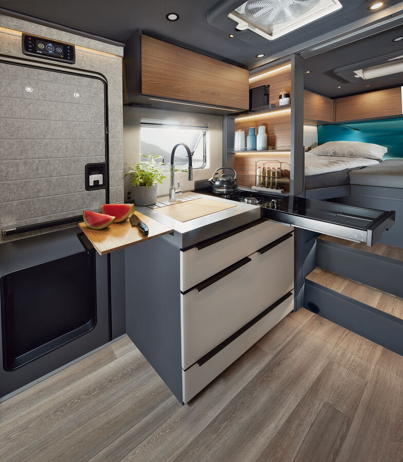 Sehr kompakt präsentiert sich der Küchenblock.