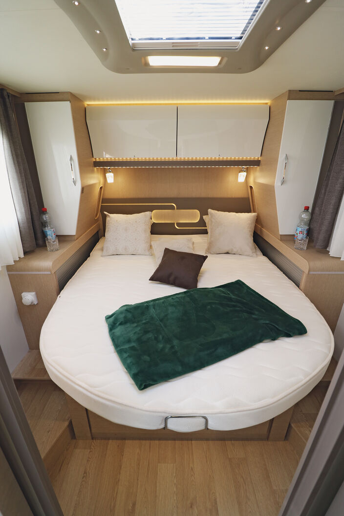 Das Schlafgemach überzeugt in jeder Hinsicht. Dazu kann die Matratze einfach verschoben werden, um tagsüber einen gemütlichen Ruheplatz zu erhalten und die Bewegungsfreiheit zu vergrössern.