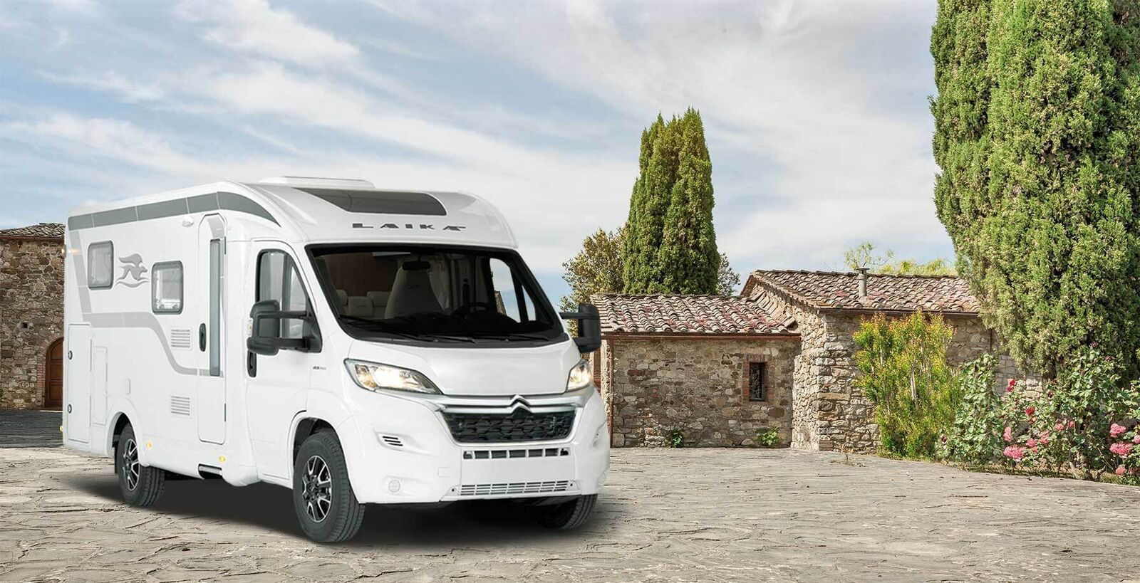 Ein Stück Italien auf vier Rädern: das teilintegrierte Wohnmobil Laika Kosmo V9.