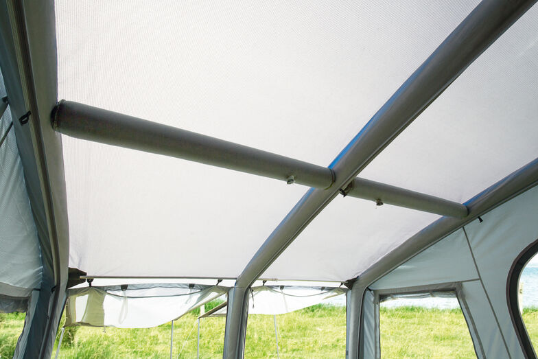 Distanzpolster spannen das Dach des Space Air HQ aus und sorgen für Stabilität.