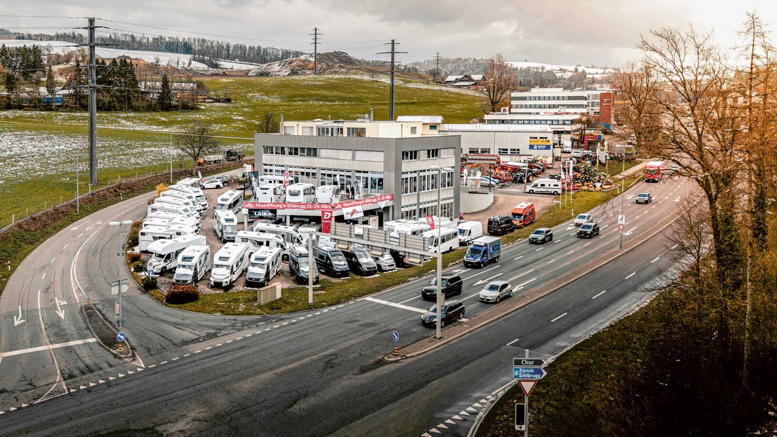 Grâce à ce nouveau site, Camper Brühwiler GmbH dispose désormais de beaucoup d'espace pour ses véhicules de location et son atelier.
