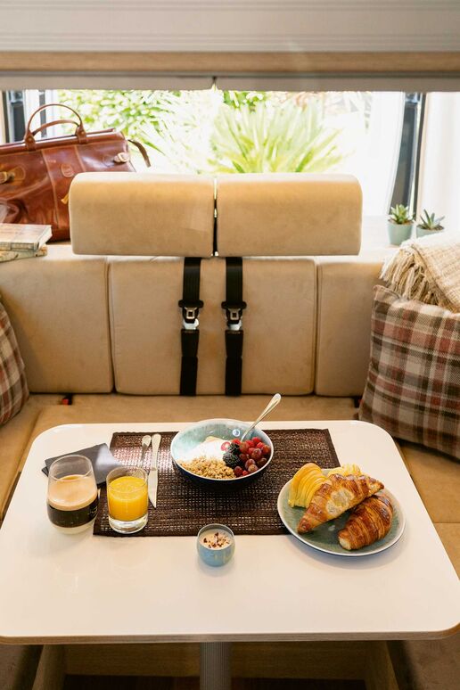 Deux passagers supplémentaires peuvent prendre place sur la banquette arrière pendant le trajet.